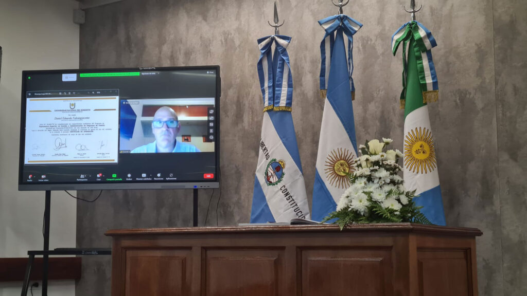 Entrega del primer diploma digital de la Universidad